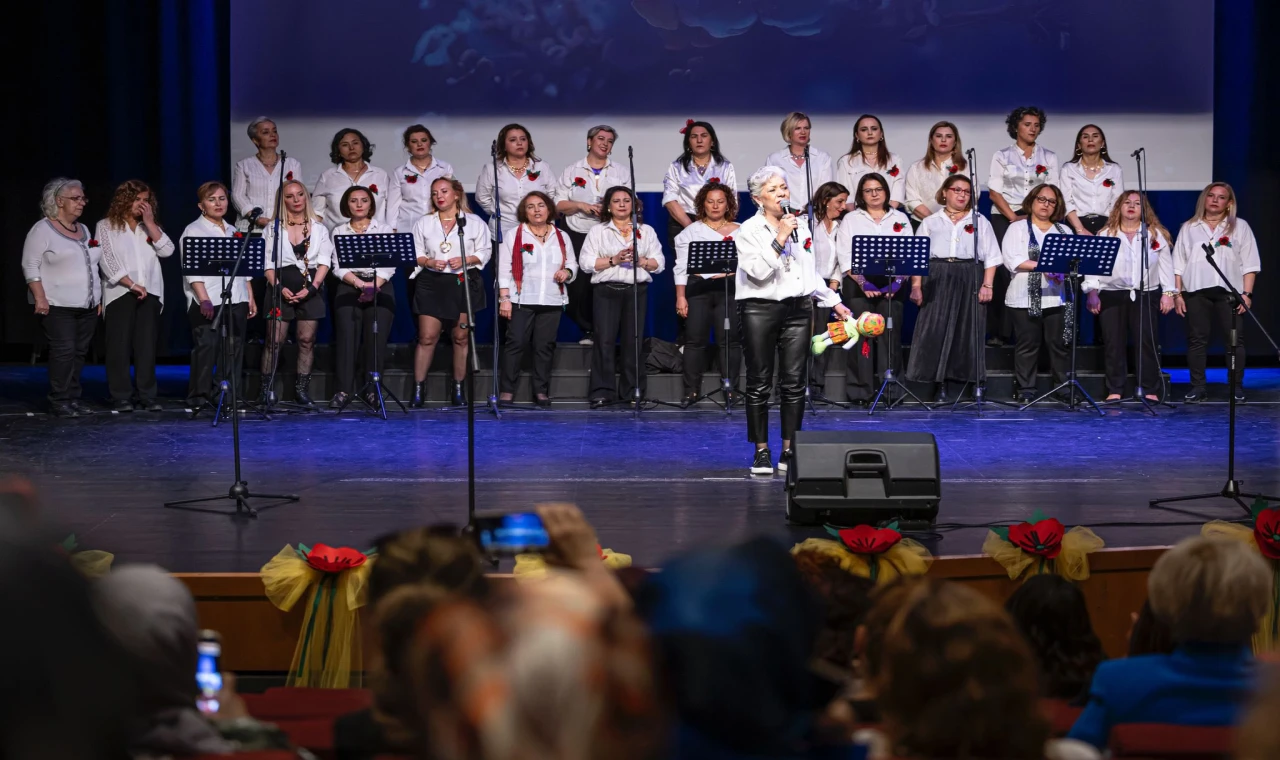 Ataşehir’de Anneler Günü Anlamlı Kutlamayla Geçti