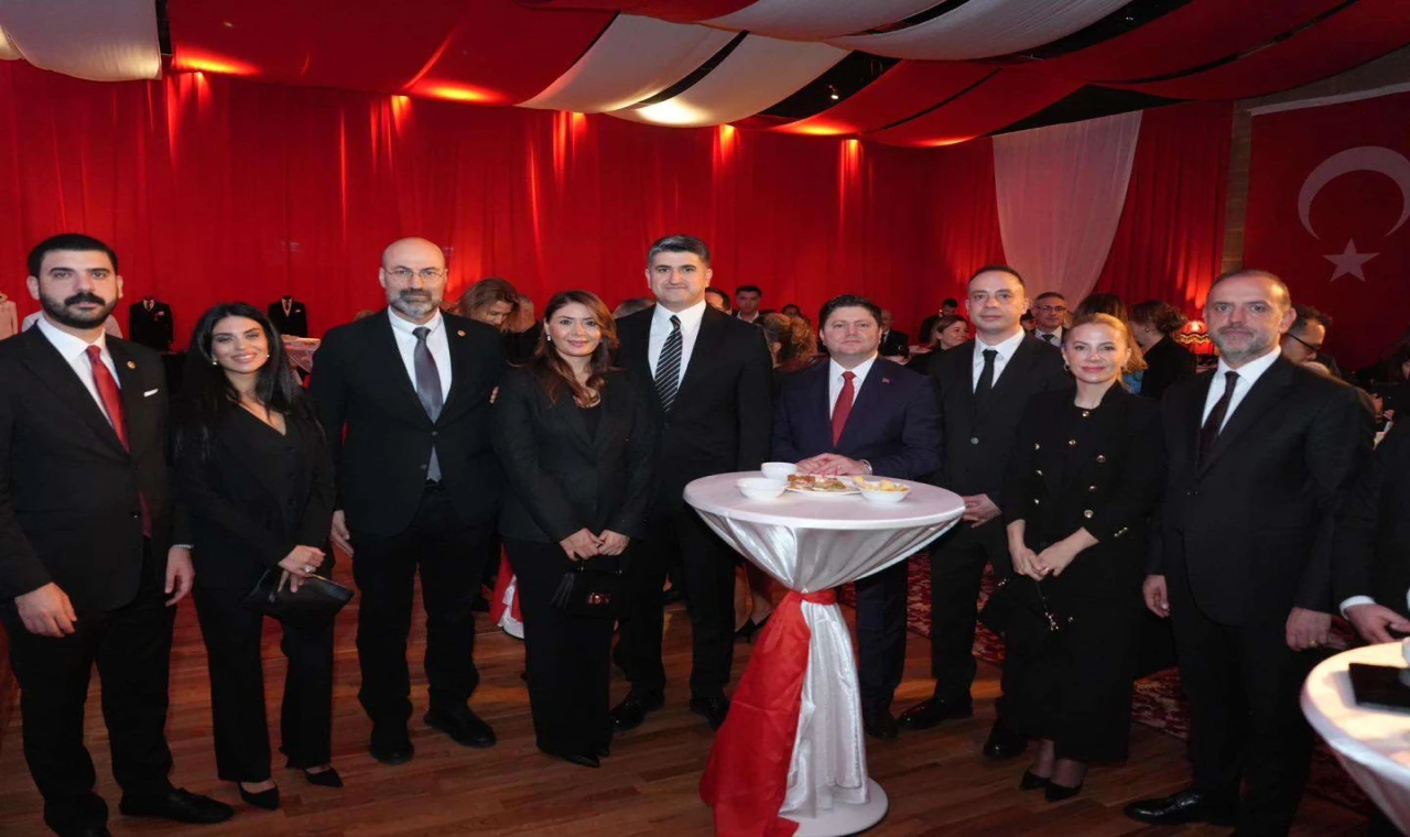 Ataşehir’de Cumhuriyetin 102. Yılına Özel Balo Düzenlendi