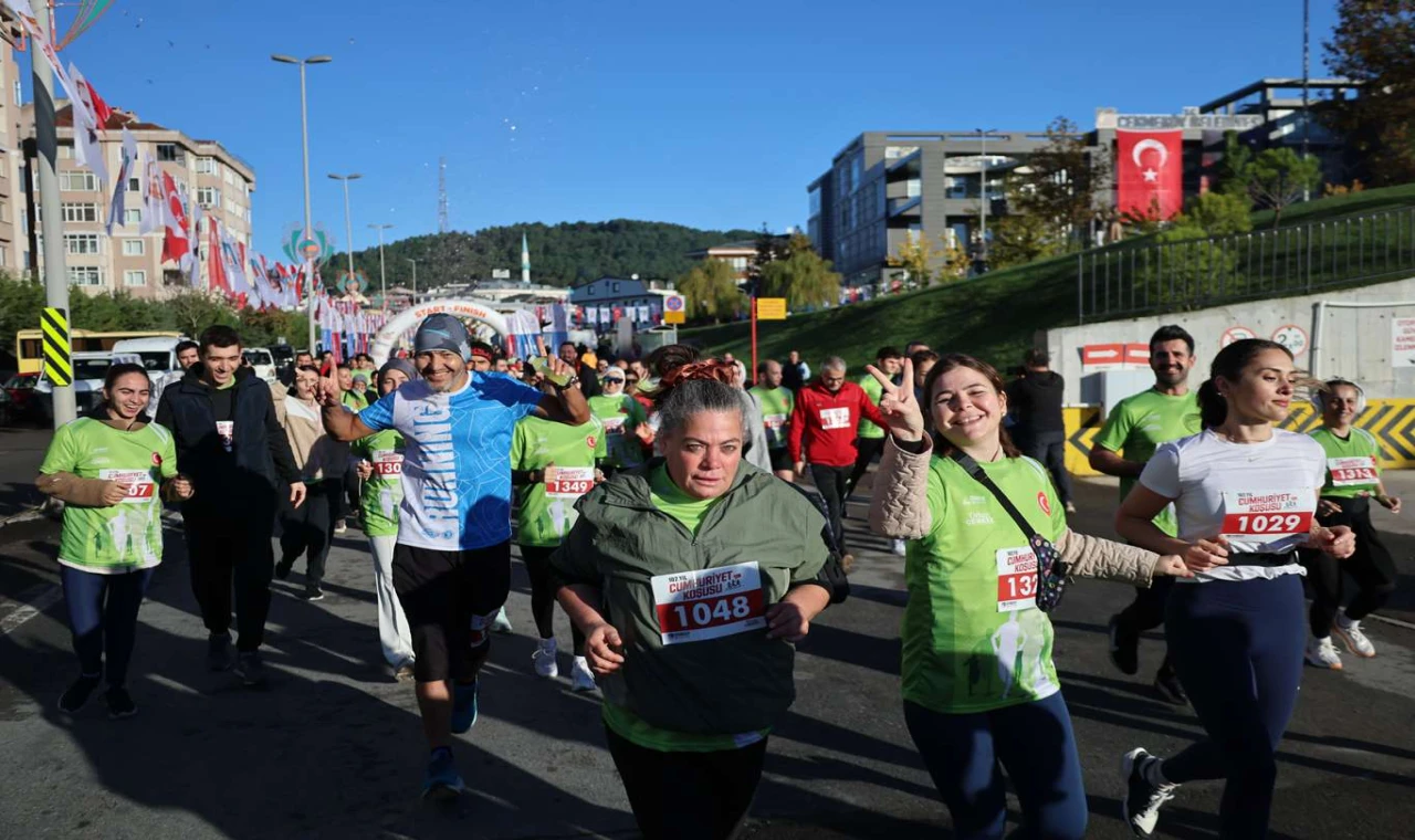 Çekmeköy’de Cumhuriyet’in 102. Yılı Koşu Etkinliğiyle Kutlandı