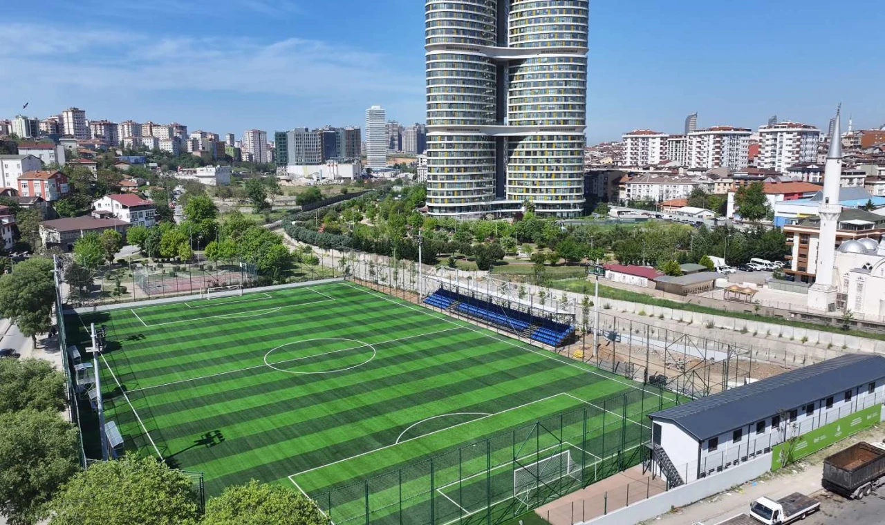 Yenisahra Stadı Yenilenerek Ataşehir’in Spor Altyapısı Güçlendi