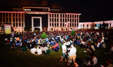 Sancaktepe'de Milli Maç Çoşkusu Meydan'a Taştı