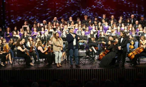 Ataşehir’de Cumhuriyet Konseri: 140 Müzisyen Tek Sahneye Çıktı