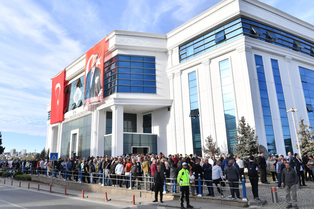 Tuzla Belediye Başkanı Eren Ali Bingöl mazbatasını aldı, göreve başladı