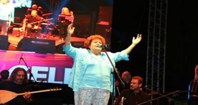 SELDA BAĞCAN İLE NİYAZİ KOYUNCU ATAŞEHİR’DE KONSER VERDİ