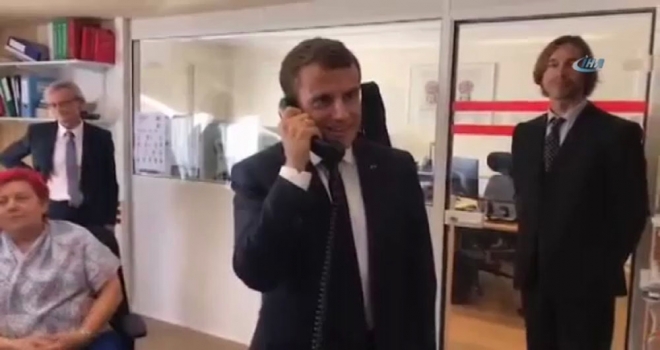 Macron, Cumhurbaşkanlığı Şikayet Telefonlarını Yanıtladı