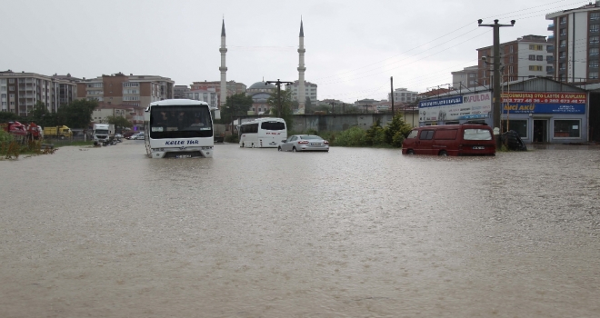 Yollar Göle Döndü