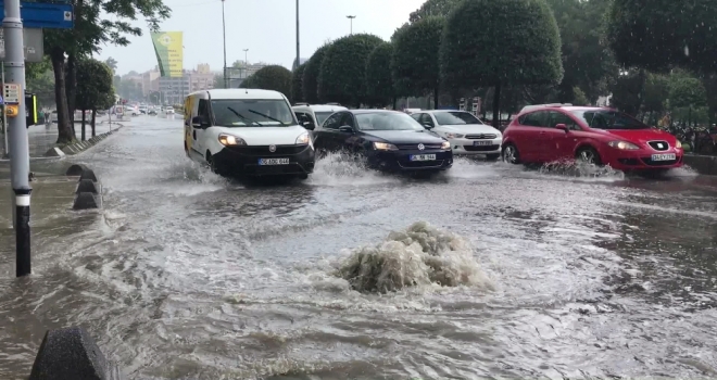 İstanbulda Bazı Yolları Su Bastı