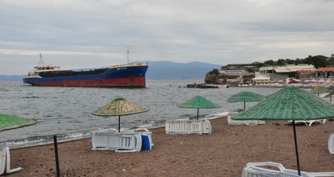 Yük Gemisi Karaya Oturdu