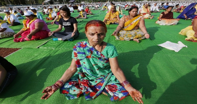 Hindistanda Dünya Yoga Günü Kutlamaları Başladı