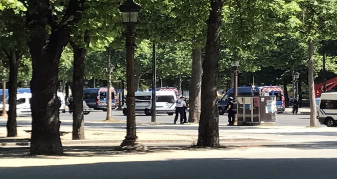 Champs-Elysees Saldırganı Deaş Sempatizanı Çıktı