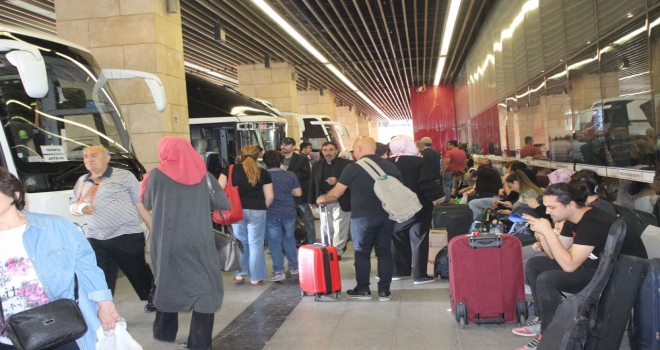 Otogarlarda Bayram Yoğunluğu Başladı