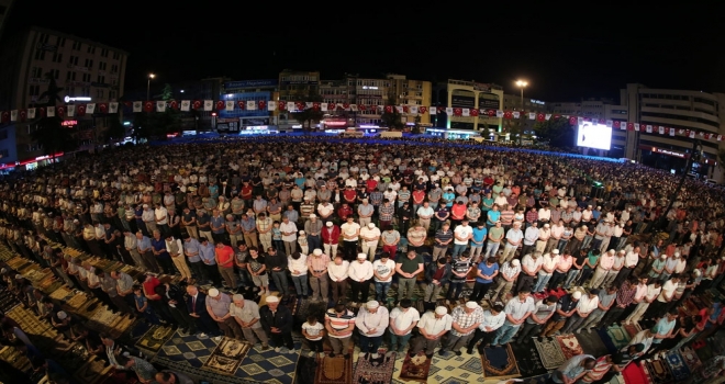 Kadir Gecesi Bu Gece İdrak Edilecek