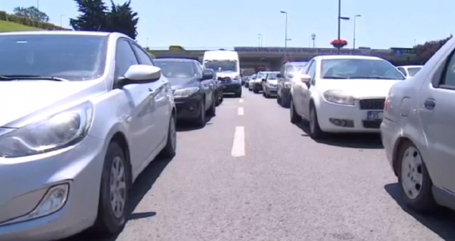 İstanbulda Trafik Yoğunluğu Başladı