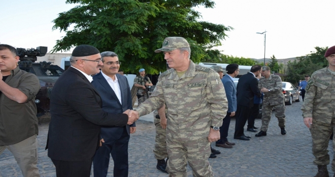 Orgeneral Akar, Bayram Namazını Tilloda Kıldı