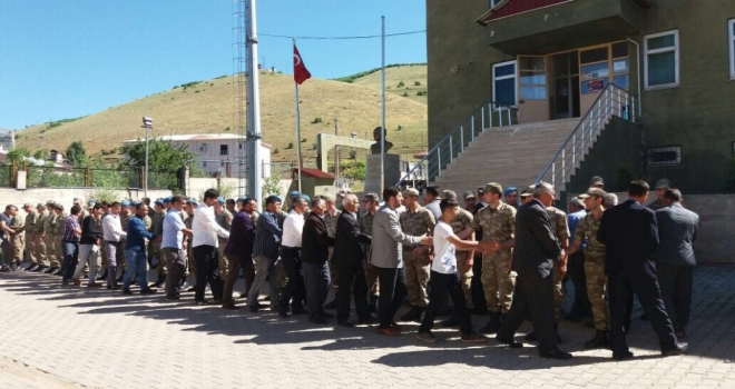 40 Yıldır İlk Bayram Ziyareti Mehmetçiğe