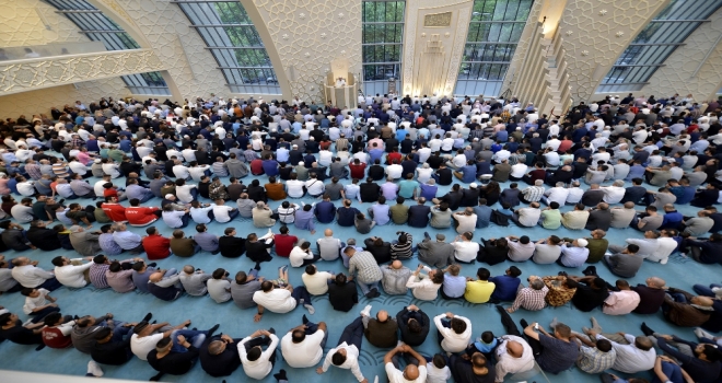 Köln Ditib Merkez Camiinde İlk Bayram Namazı Eda Edildi