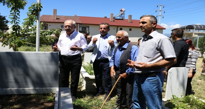 Kılıçdaroğlu, Boluda Bayram Ziyaretlerinde Bulundu