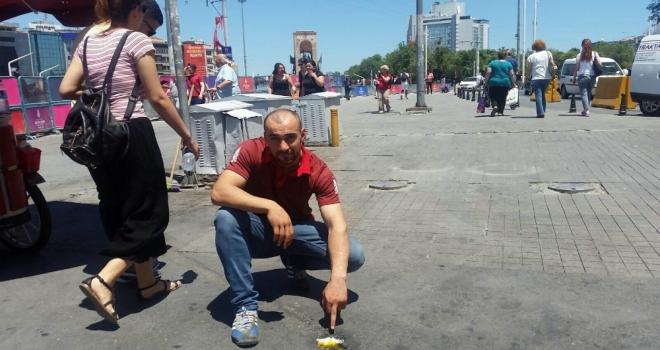 Taksim Meydanında Asfaltta Yumurta Pişirdiler