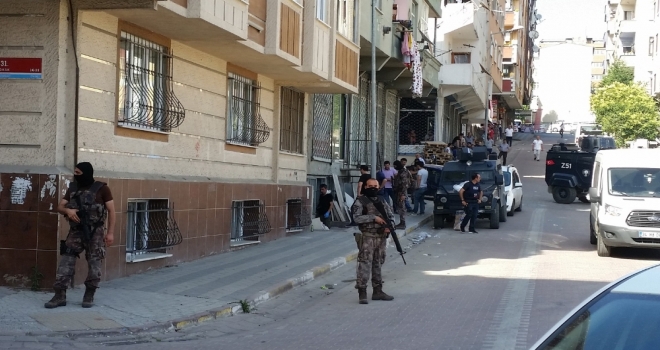 İstanbulda Terör Operasyonu: 3 Gözaltı