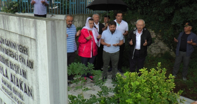 Kılıçdaroğlundan İlk Kadın Belediye Başkanının Mezarına Ziyaret