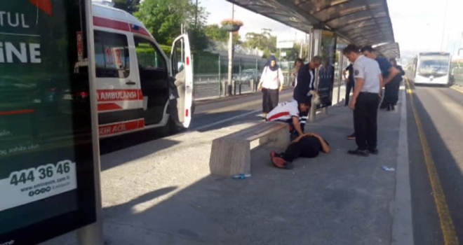 Bonzai İçen Genç Metrobüs Seferlerini Aksattı