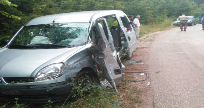 Tır İle Hafif Ticari Araç Çarpıştı: 1 Ölü, 3 Yaralı