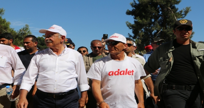 Kılıçdaroğlu Adalet Yürüyüşü Sergisinde