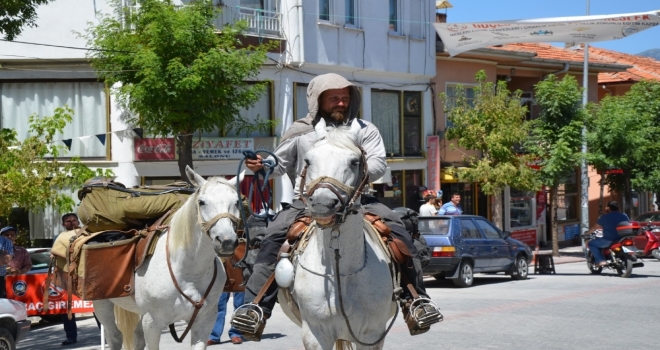 Hac İçin Atla Yollara Düşen Polonyalı Seyyah Kütahyada Mola Verdi 