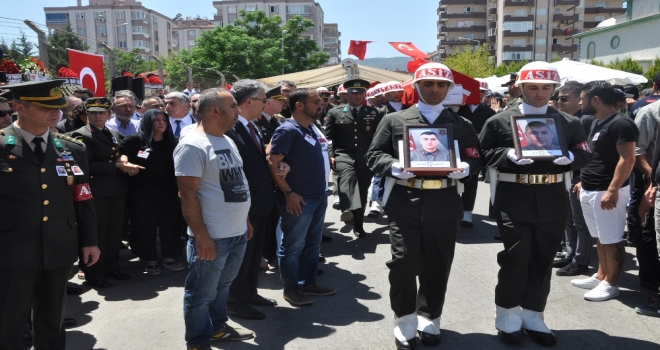 İzmir Şehitlerini Son Yolculuğuna Uğurladı