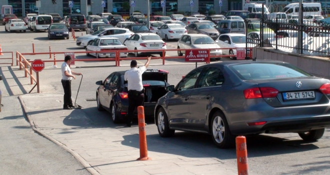 İstanbul Adalet Sarayında Arama Sürüyor