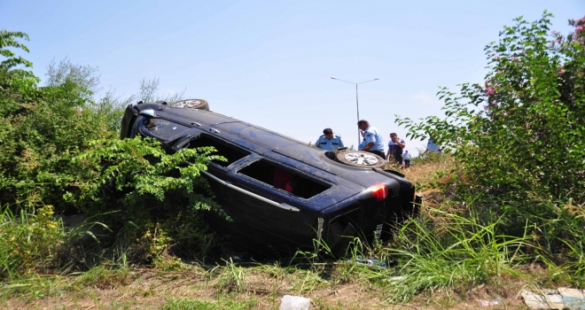 Tur Minibüsü Şarampole Uçtu: 9 Yaralı