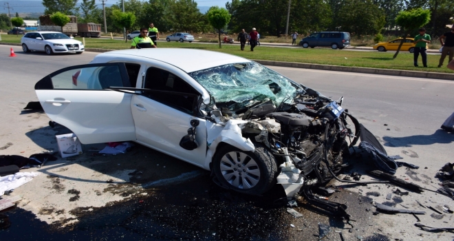 Otomobille Beton Mikseri Çarpıştı: 5 Yaralı