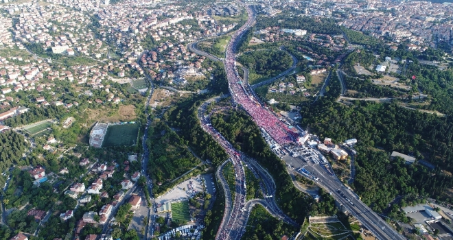 Şehitler Köprüsündeki İnsan Seli Havadan Görüntülendi