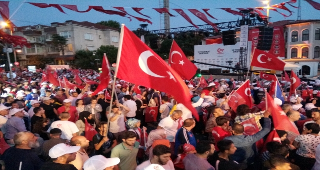 Binlerce Vatandaş Kısıklıda Demokrasi Nöbetinde