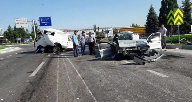 Sebze Yüklü Kamyon Işıkta Bekleyen Araçlara Çarptı: 1 Ölü, 5 Yaralı