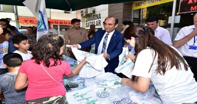 Halk Geri Dönüşüm Konusunda Bilgilendiriliyor