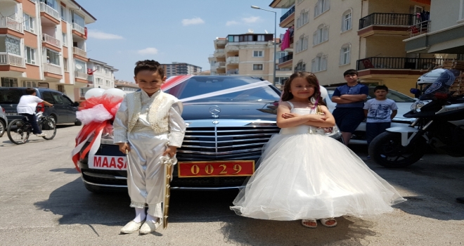 Bakan Işıkın Makam Aracı, Şehit Oğlunun Sünneti İçin Süslendi