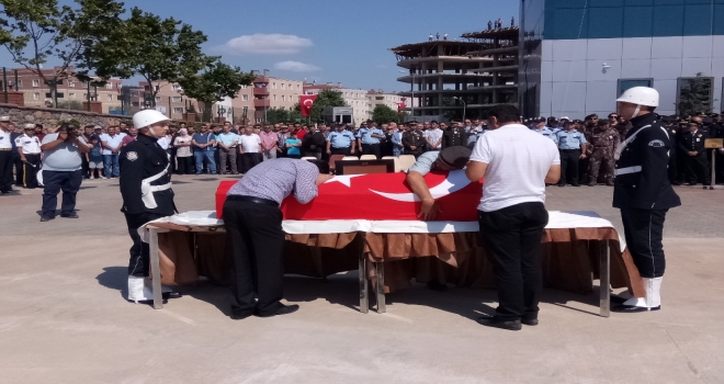 Şehit Polis İçin Tuzla İlçe Emniyet Müdürlüğünde Tören