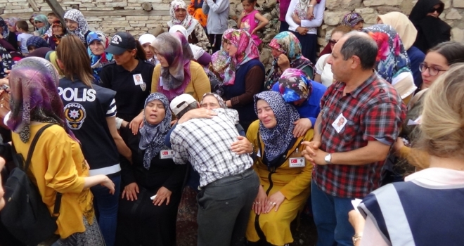 Kazada Şehit Olan Polise Ağlatan Veda