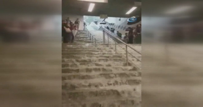 Metro İstasyonu Sular Altında