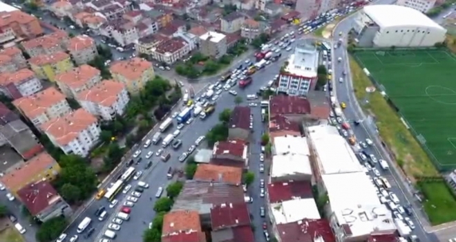 Yoğun Trafik Ve Sel Havadan Görüntülendi