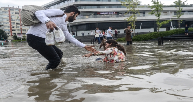 İstanbuldan Sel Manzaraları