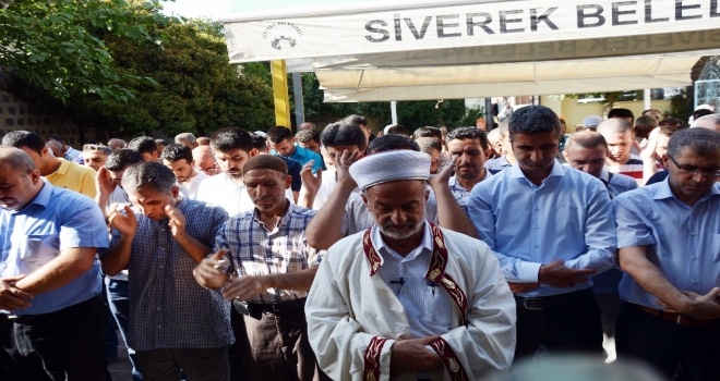 Şehit Öğretmen İçin Gıyabi Cenaze Namazı Kılındı