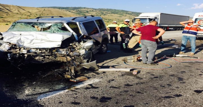 Erzincanda Trafik Kazası: 4 Ölü, 5 Yaralı