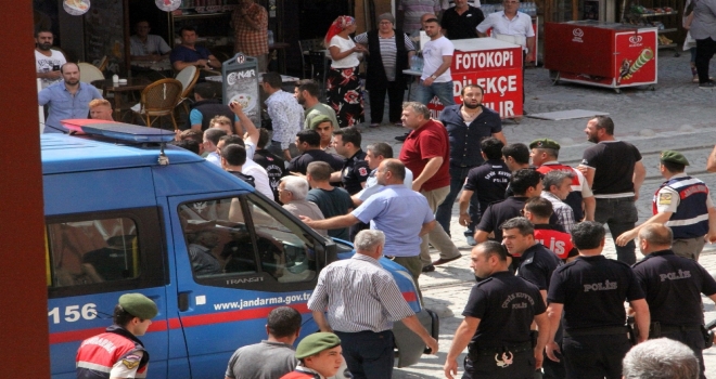 Askeri Darp Edenlerin Sevkinde Komutanının Kolu Çıktı