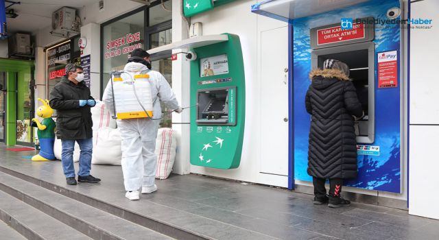 MALTEPE'DE BANKAMATİK VE OTOBÜS DURAKLARI İLAÇLANDI