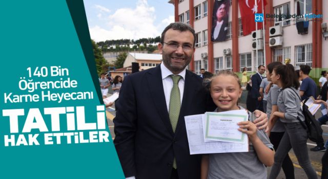 BAŞKAN AHMET CİN KARNE MUTLULUĞUNU PAYLAŞTI