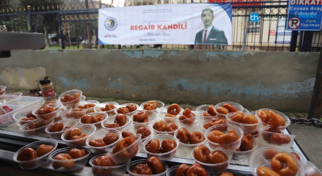 Kartal Belediyesi'nden vatandaşlara lokma ve kandil simidi ikramı