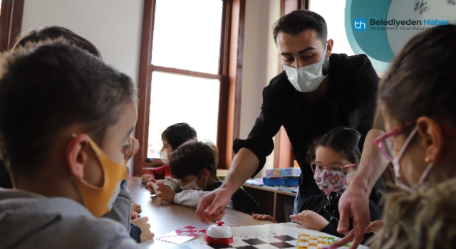 Öğrenciler Yarıyıl Yorgunluğunu Eğlenceli Çocuk Kütüphanesi’nde Atıyor