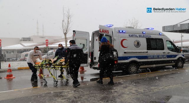 KARTAL BELEDİYESİ HASTA NAKİL AMBULANSI YOĞUN KAR YAĞIŞINDA DA GÖREVİNİN BAŞINDA